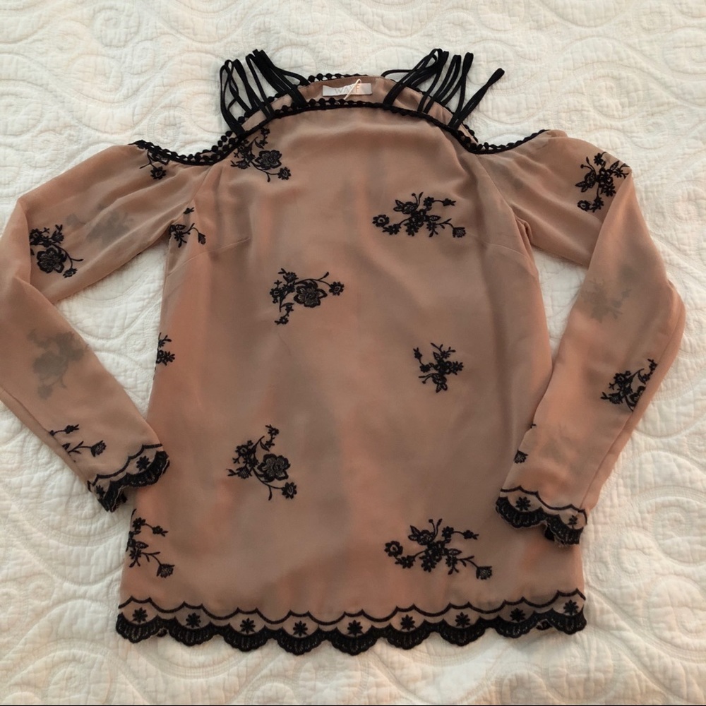 WAYF SIDONY COLD SHOULDER TOP WITH BLACK FLOWERS